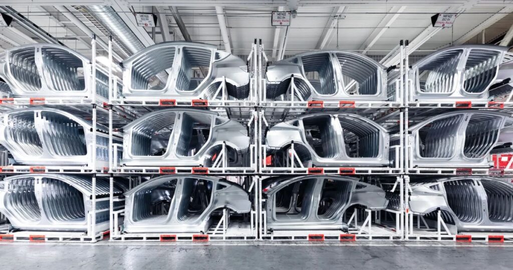 Gigacasting press concept for integrated EV body manufacturing