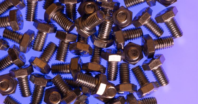 High strength bolt straightening process for multi-size bolt families