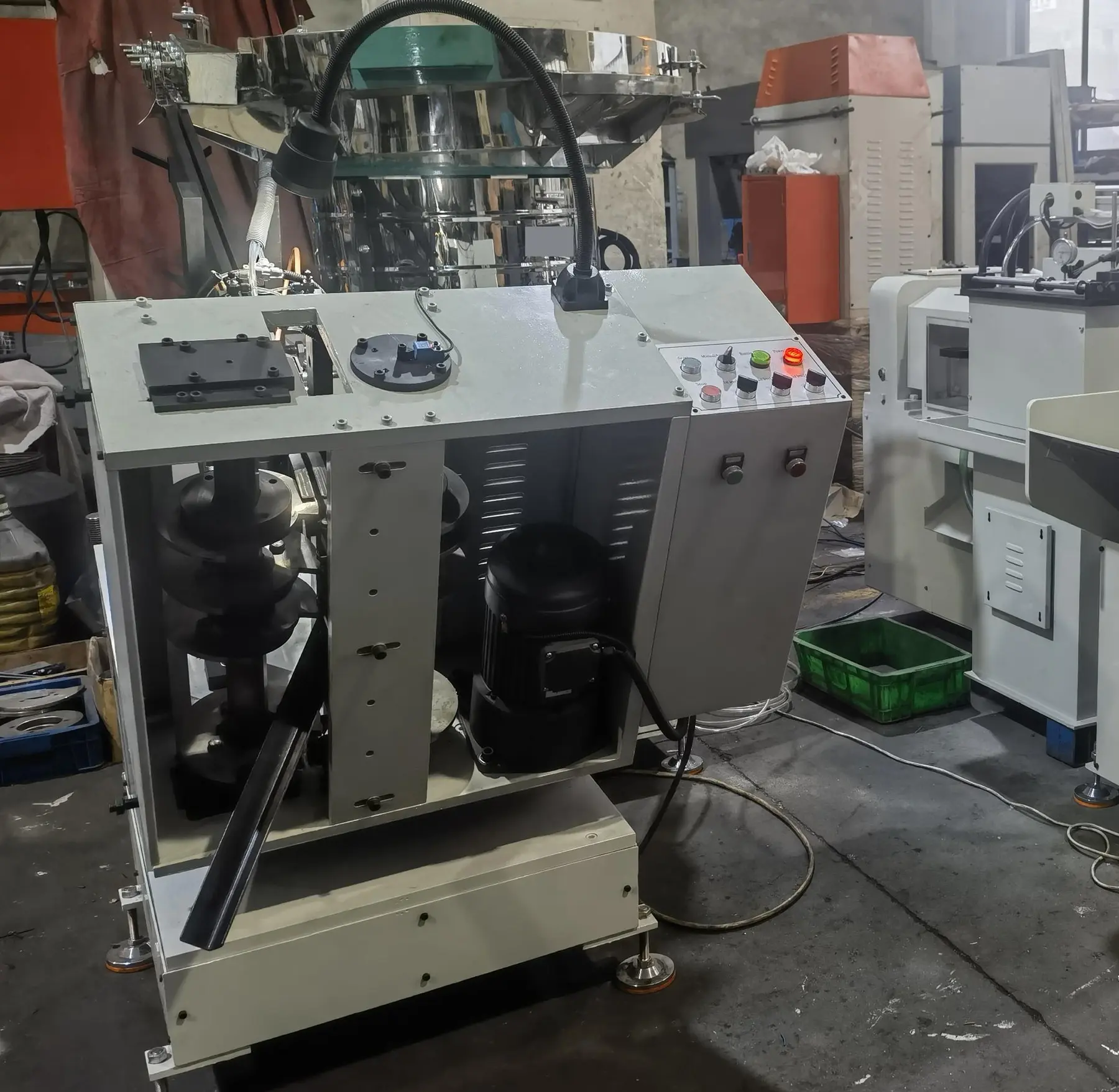 Automatic Straightening Machine: How the Automation Works 1 Automatic straightening machine on a workshop floor with a bowl feeder mounted above it